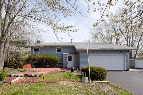 n824 Daisy Drive, Bloomfield, WI 53128