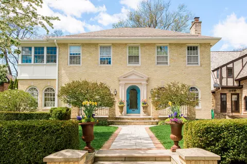 5723 N N Shr, Whitefish Bay, WI 53217