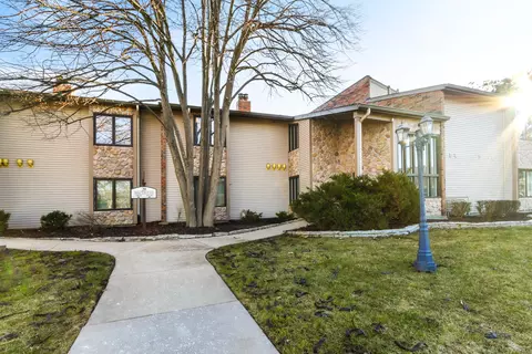 20 Abbey Villa #F, Fontana, WI 53125