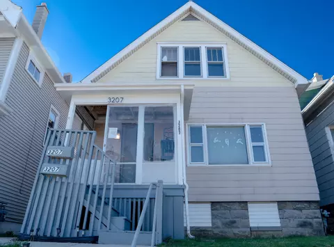3207 W Madison, Milwaukee, WI 53215