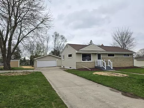 7225 W Layton, Greenfield, WI 53220