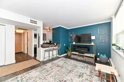 1707 N Prospect #10D, Milwaukee, WI 53202