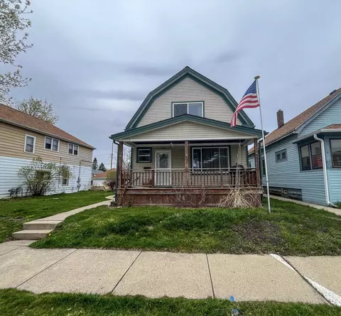 624 Montana, South Milwaukee, WI 53172