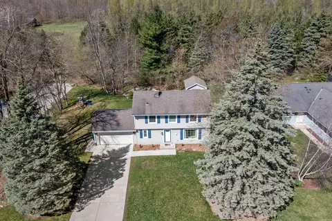 139 Fox Gln, Fredonia, WI 53021