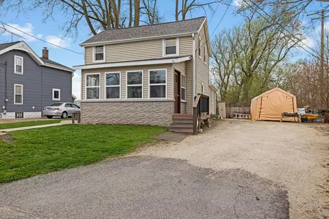 135 Elm, Pewaukee, WI 53072