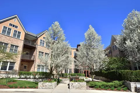 13130 Watertown Plank #212, Elm Grove, WI 53122