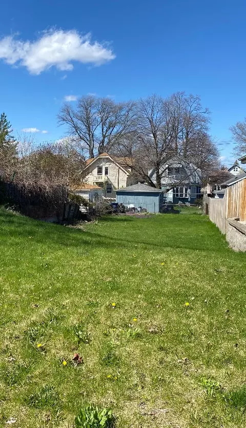 1900 E Van Beck, Saint Francis, WI 53235