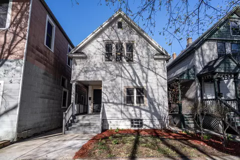 2511 N Bartlett, Milwaukee, WI 53211