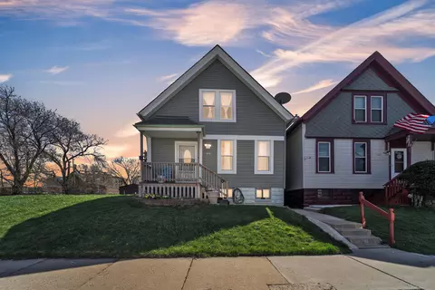 1027 W Pierce, Milwaukee, WI 53204