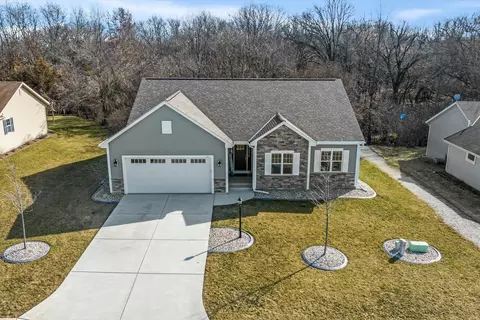 705 River Rdg, Waterford, WI 53185
