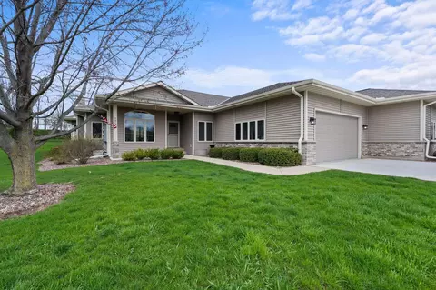 1476 Fairways, Oconomowoc, WI 53066