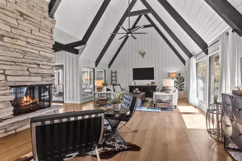 850 Tarrant, Fontana, WI 53125