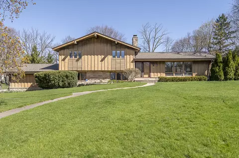 18240 Chevy Chase, Brookfield, WI 53045