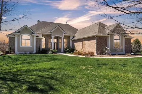 8979 S Bluestem, Franklin, WI 53132