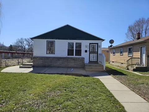 4735 W Luscher, Milwaukee, WI 53218