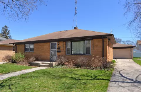 2823 Cleveland, Racine, WI 53405