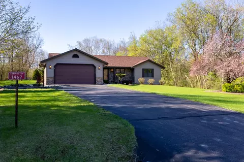 1467 Pathfinder, Farmington, WI 53090