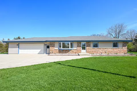 3040 W Forest Hl, Franklin, WI 53132