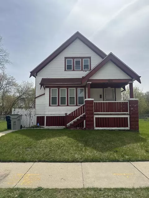 1613 W Wright, Milwaukee, WI 53206