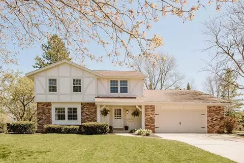512 Bel Aire, Thiensville, WI 53092