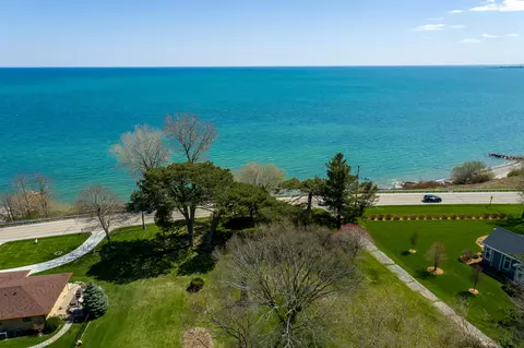 133 Lamplighter, Wind Point, WI 53402