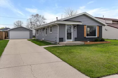 171 W Goldleaf, Milwaukee, WI 53207