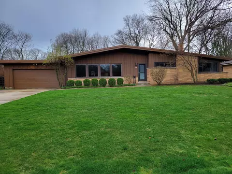 2315 W Apple Tree, Glendale, WI 53209