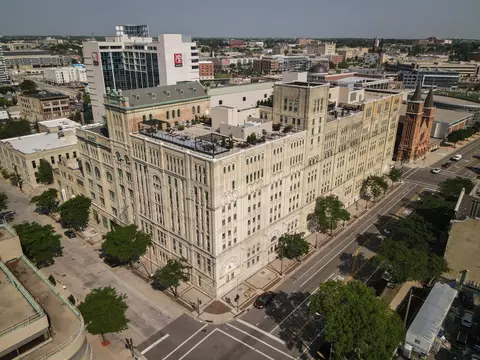 270 E Highland #813, Milwaukee, WI 53202