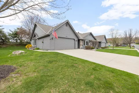 1402 Hidden Flds, West Bend, WI 53095
