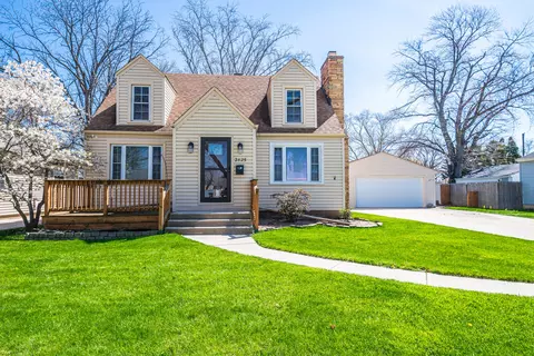 2825 W Lawn, Racine, WI 53405