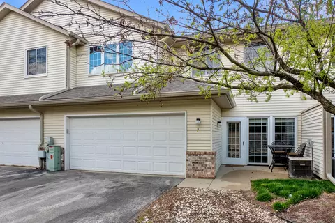 2425 Fox Riv #B, Waukesha, WI 53189