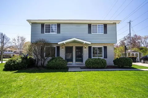 11909 Watertown Plank #11911, Wauwatosa, WI 53226