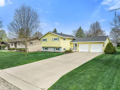 1064 Bayberry, Watertown, WI 53098
