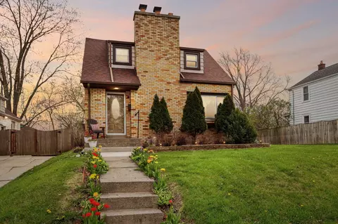 2322 S 77th, West Allis, WI 53219