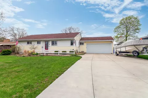 4473 Glenway, Wauwatosa, WI 53225