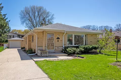 9637 W Palmetto, Wauwatosa, WI 53222