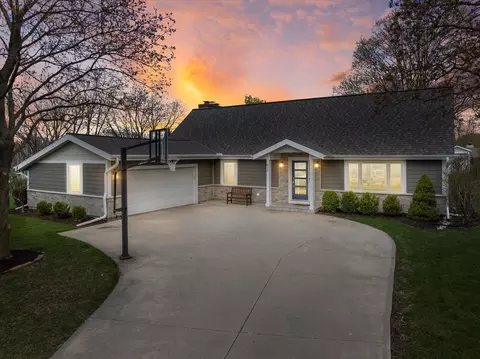 815 Crestwood, Waukesha, WI 53188