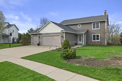 219 Shore, Oconomowoc, WI 53066