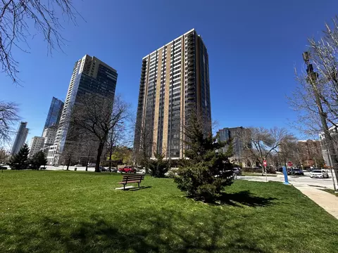 929 N Astor #1204, Milwaukee, WI 53202