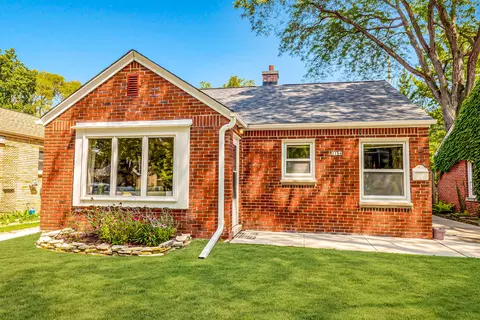 2154 W Marne, Glendale, WI 53209