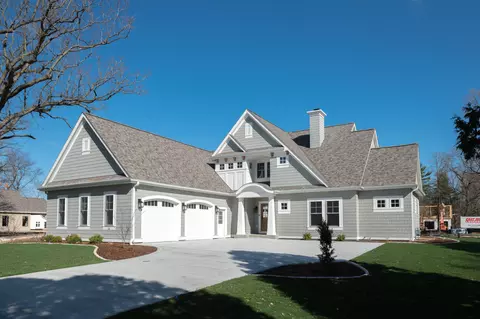 545 St Johns, Delafield, WI 53018