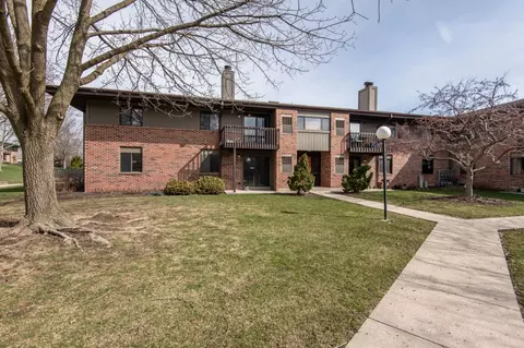 358 Park Hl #G, Pewaukee, WI 53072