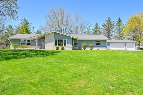 w271n402 Jills, Waukesha, WI 53188