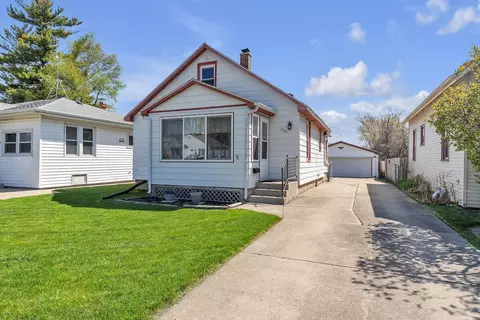 2041 Blaine, Racine, WI 53405