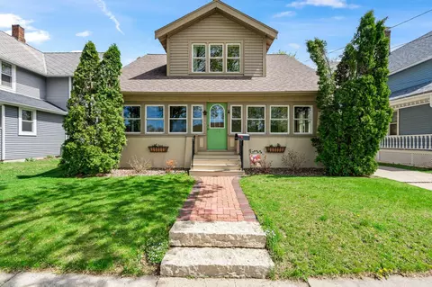 621 Oakland, Waukesha, WI 53186