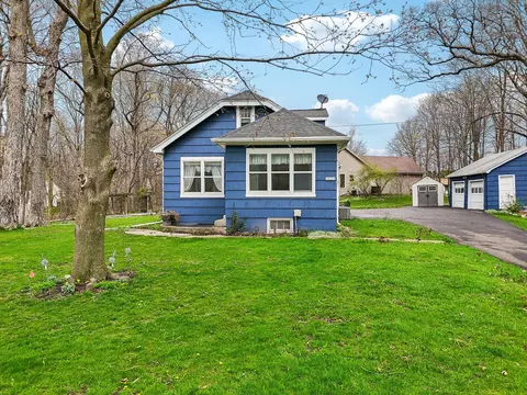 10226 W Howard, Greenfield, WI 53228
