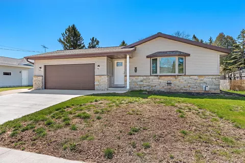 1209 E Thomas, Manitowoc, WI 54220