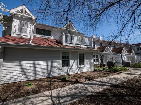6055 S Crosswinds #2, Cudahy, WI 53110