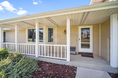 2475 Magna Vis, Jackson, WI 53037
