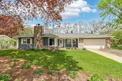 1020 Sunnyslope, Hartland, WI 53029